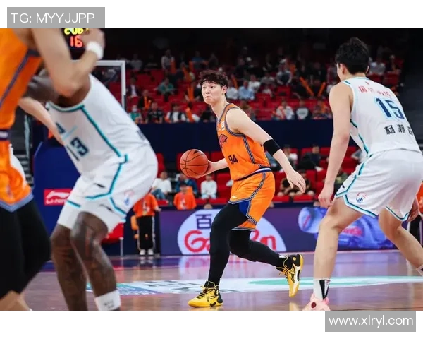 上海男篮对决解放军男篮精彩赛事回顾与分析 上海男篮对决解放军男篮精彩赛事回顾与分析